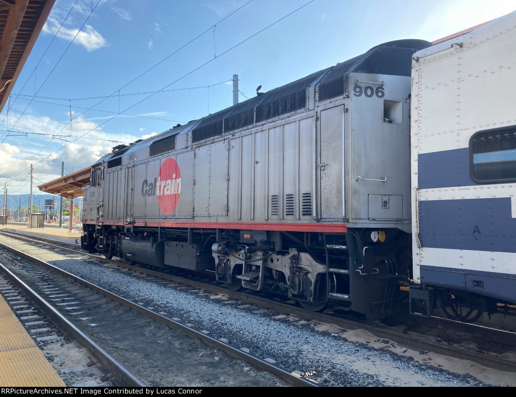 Caltrain 906